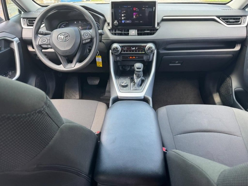 Used 2025 Toyota RAV4 LE AWD/4WD image 15
