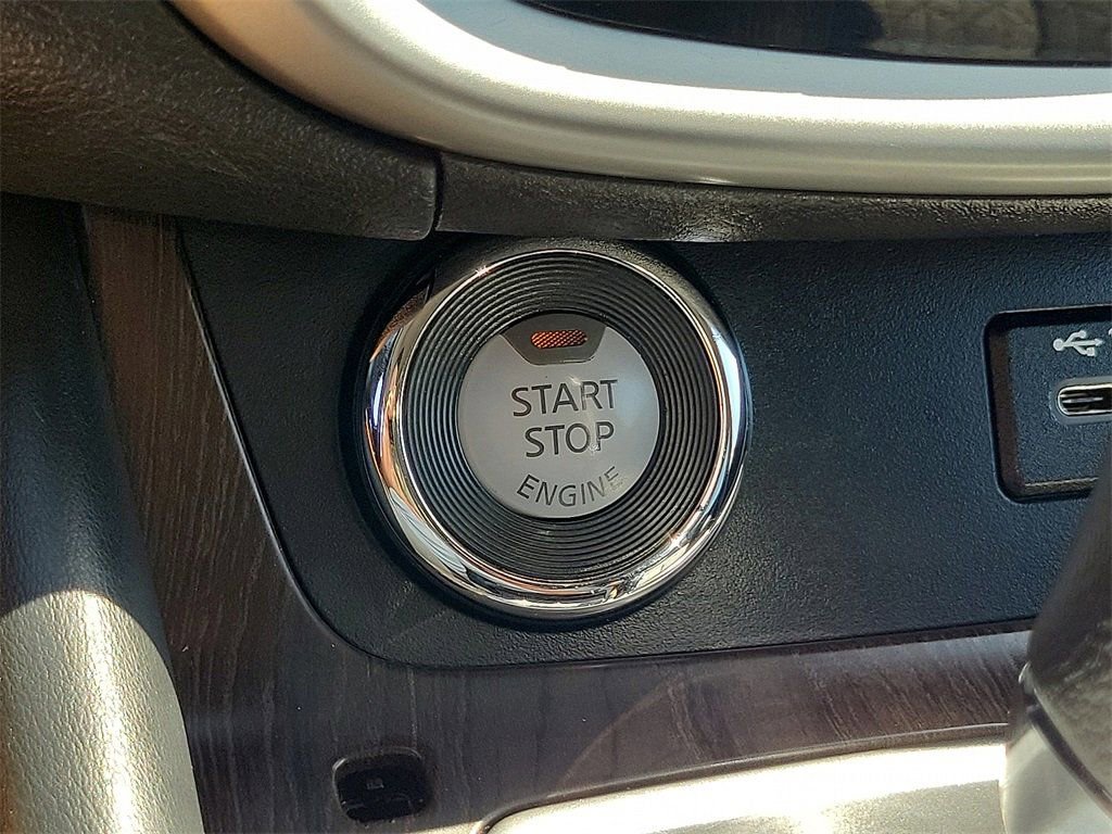 Used 2022 Nissan Murano Platinum w/ Cargo Package image 7