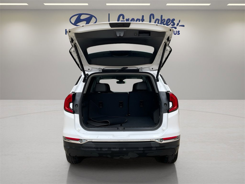 Used 2024 GMC Terrain SLT image 11