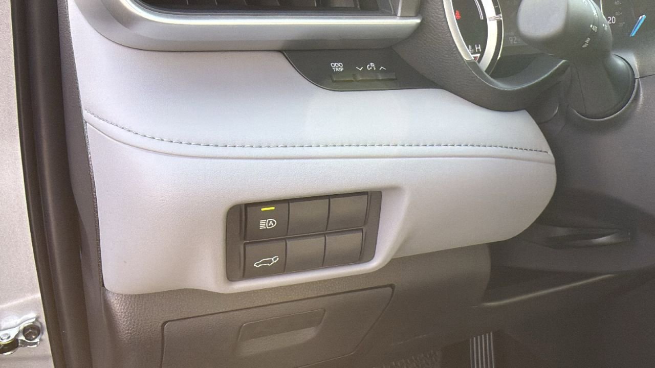 New 2025 Toyota Highlander XLE image 12
