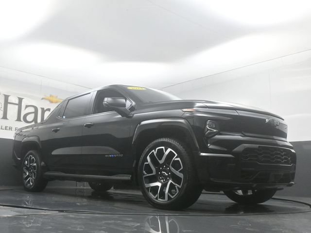 Used 2024 Chevrolet Silverado EV RST AWD/4WD image 3