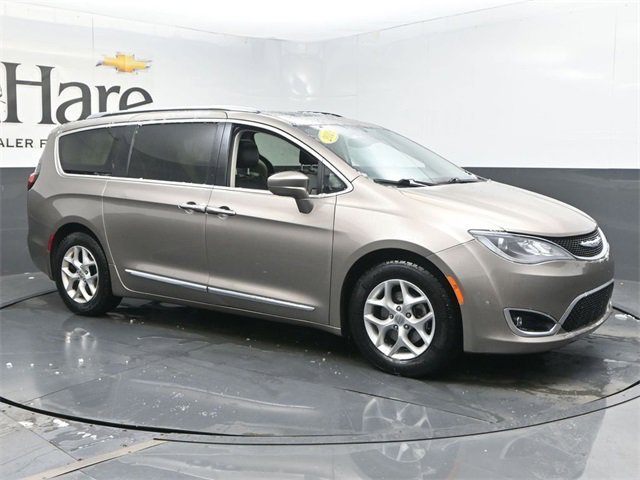 Used 2018 Chrysler Pacifica Touring-L Plus w/ Tire & Wheel Group image 6