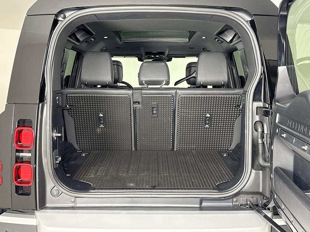 Used 2025 Land Rover Defender 110 S image 25