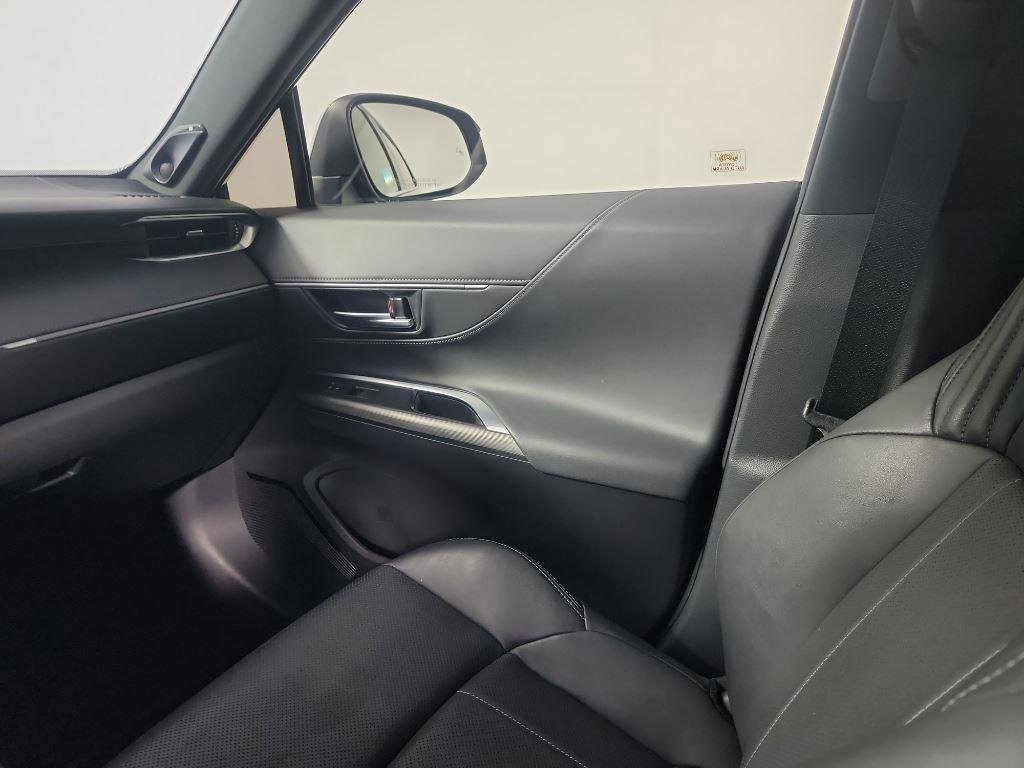 Used 2021 Toyota Venza Limited image 21