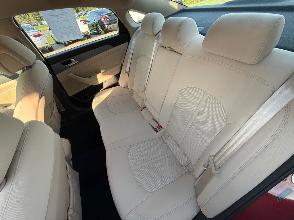 Used 2015 Hyundai Sonata SE w/ Option Group 09 FWD image 26
