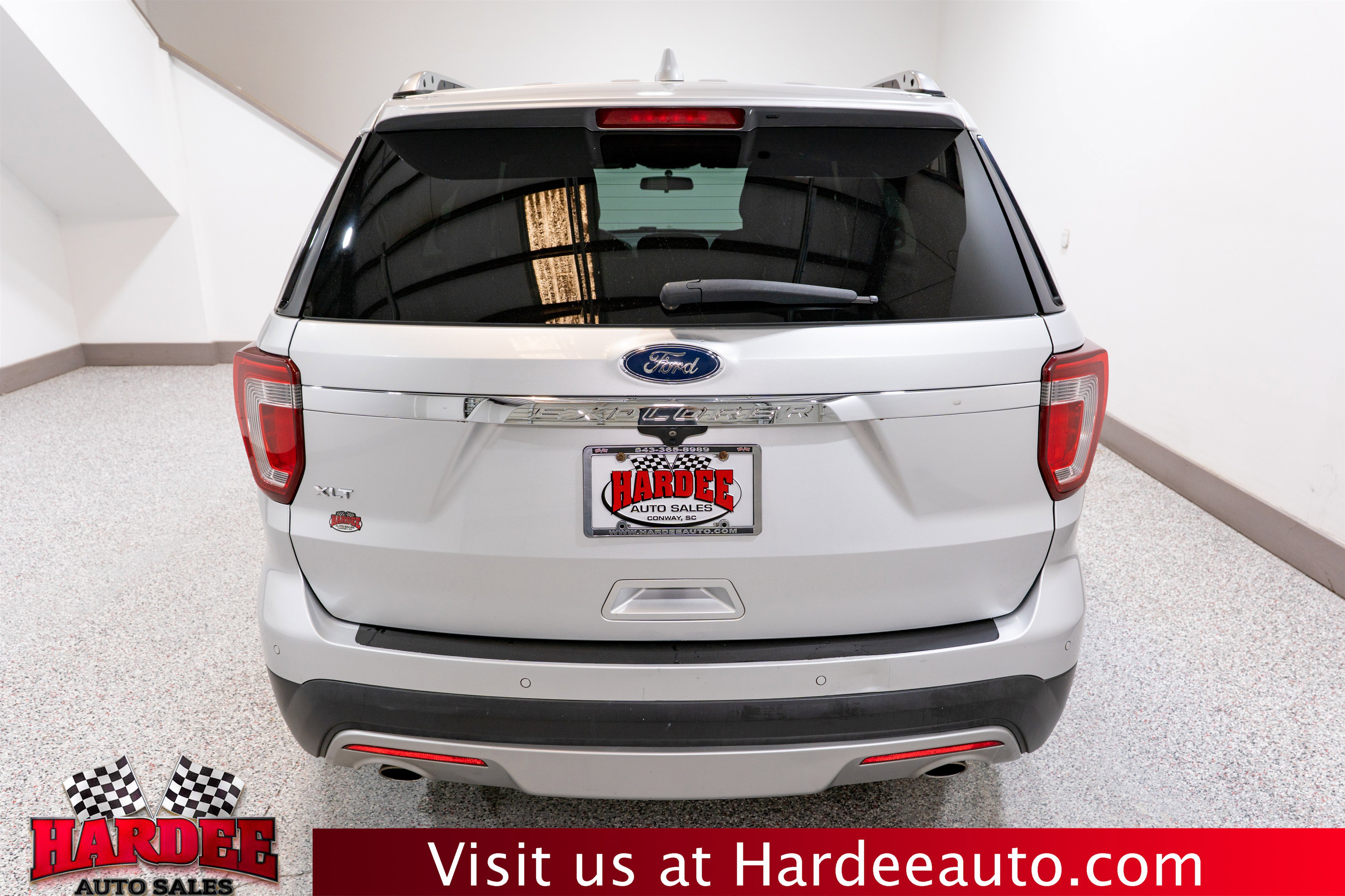 Used 2017 Ford Explorer XLT FWD image 4