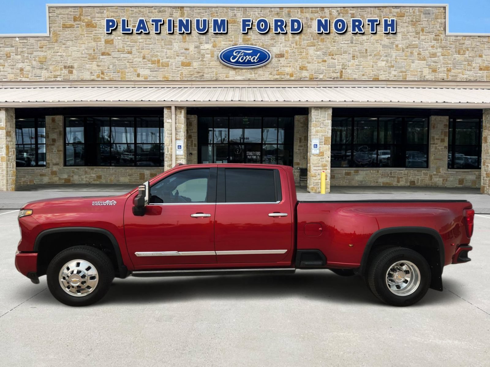 Used 2025 Chevrolet Silverado 3500 High Country w/ High Country Premium Package AWD/4WD image 3
