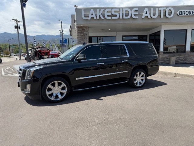 Used 2016 Cadillac Escalade Luxury AWD/4WD image 8