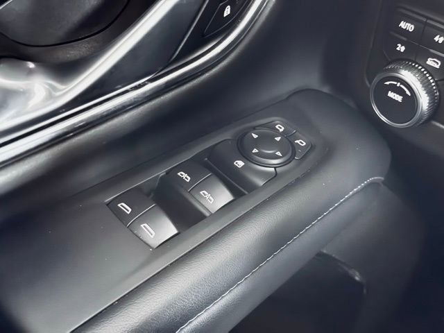 Used 2022 GMC Yukon SLE image 32