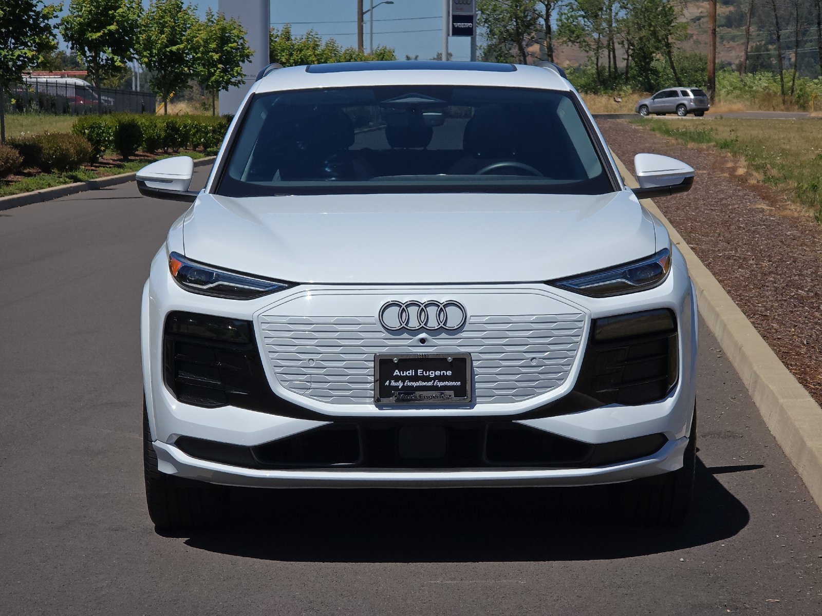 Used 2025 Audi Q6 e-tron Premium RWD image 8