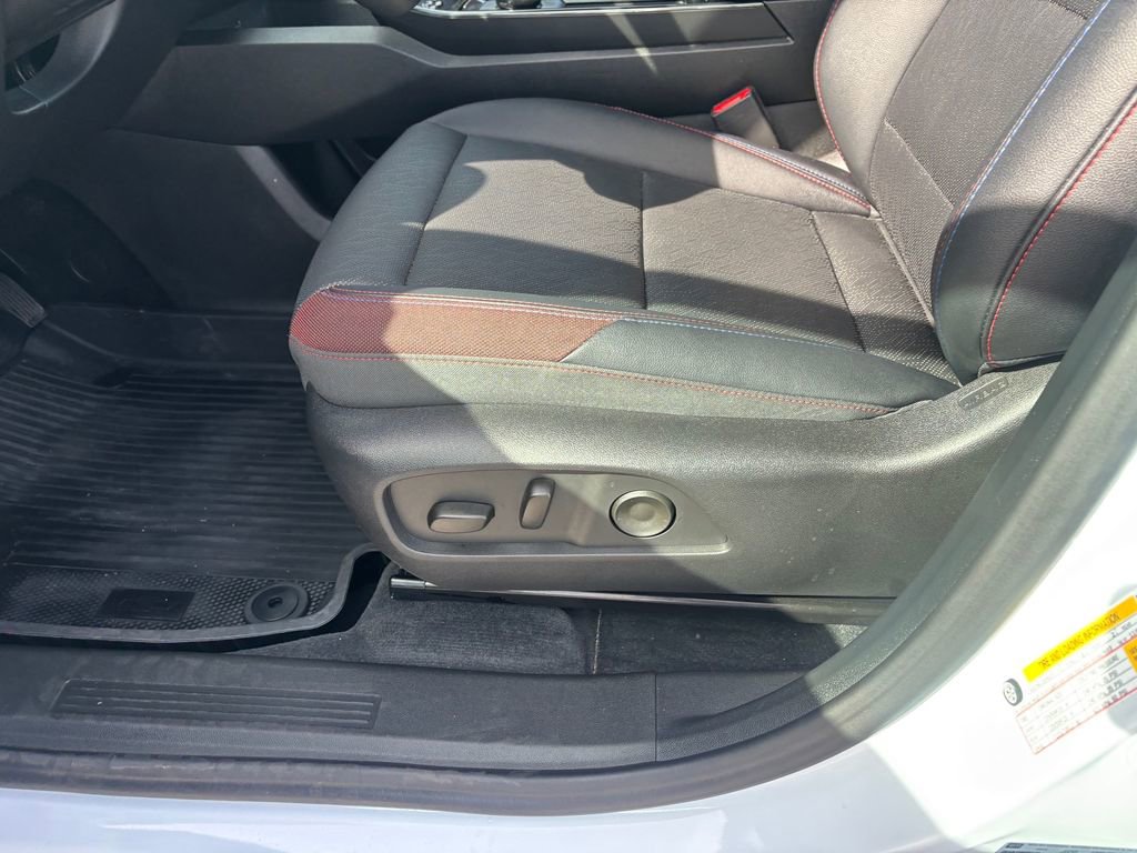 Used 2026 Chevrolet Equinox RS w/ Safety and Technology Package image 25