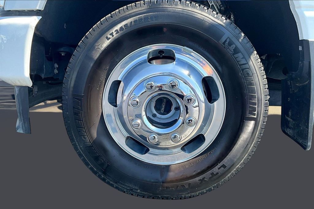 Used 2024 Ford F350 Platinum w/ FX4 Off-Road Package image 36