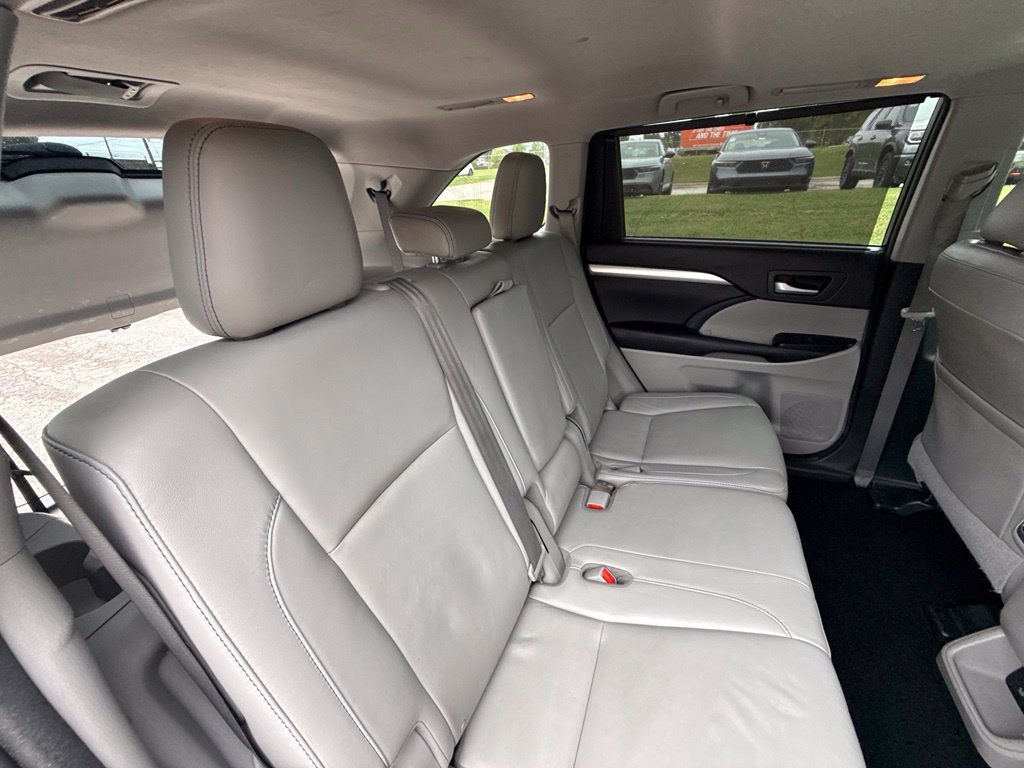 Used 2016 Toyota Highlander XLE AWD/4WD image 36