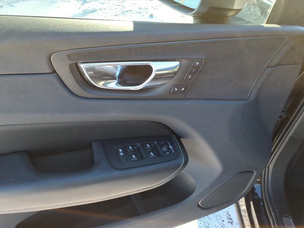 Used 2018 Volvo XC60 T5 R-Design w/ Convenience Package image 13