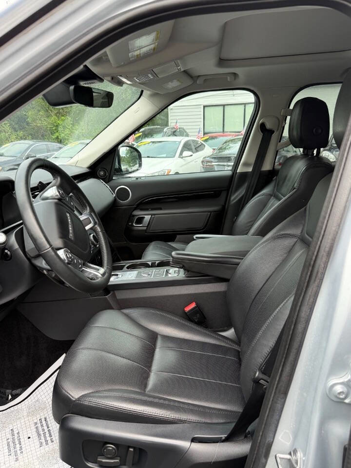 Used 2018 Land Rover Discovery SE image 13