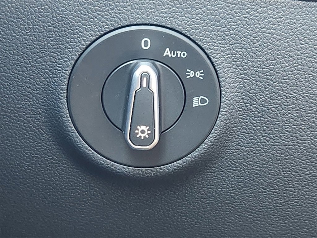 New 2026 Volkswagen Taos SEL image 17