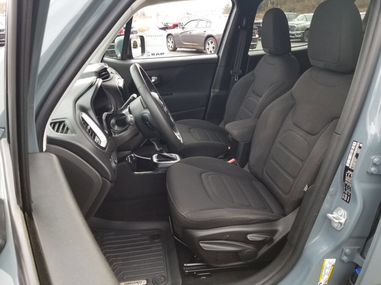 Certified 2018 Jeep Renegade Latitude AWD/4WD image 9
