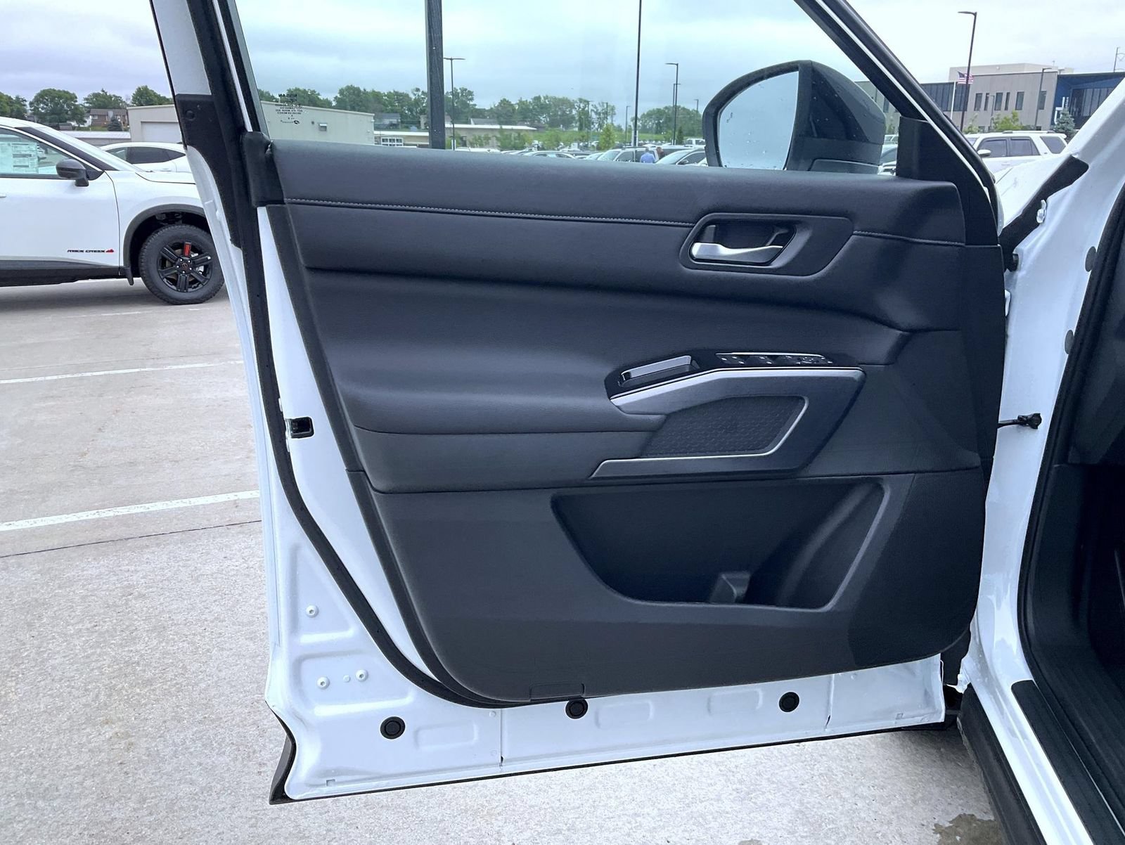 New 2026 Nissan Pathfinder SL AWD/4WD image 10