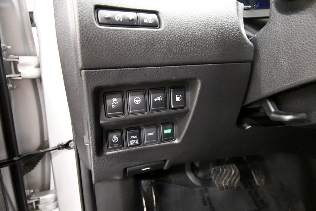 Used 2019 Nissan Rogue SV w/ Premium Package image 19