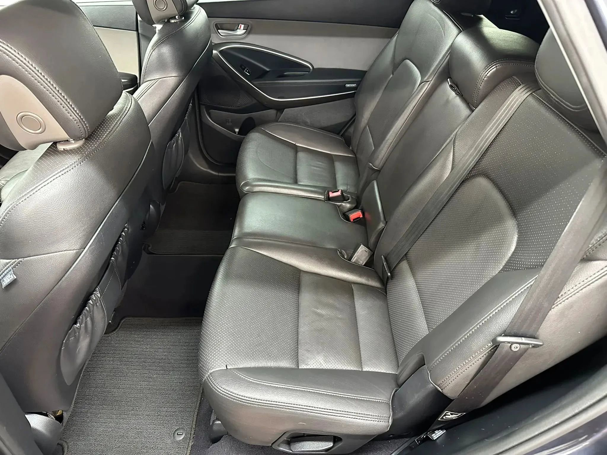 Used 2017 Hyundai Santa Fe SE AWD/4WD image 12