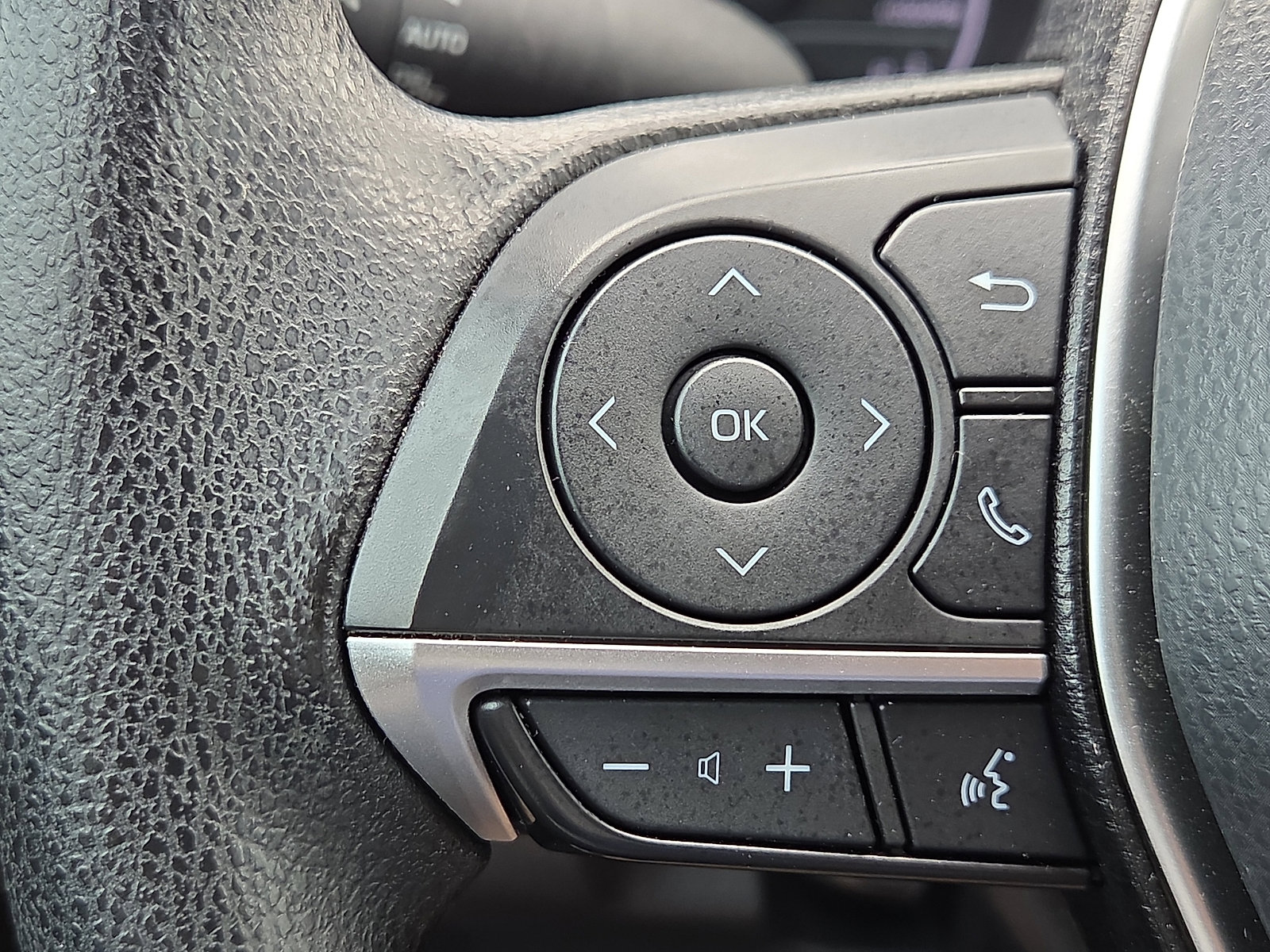 Used 2024 Toyota Camry LE w/ Convenience Package image 21