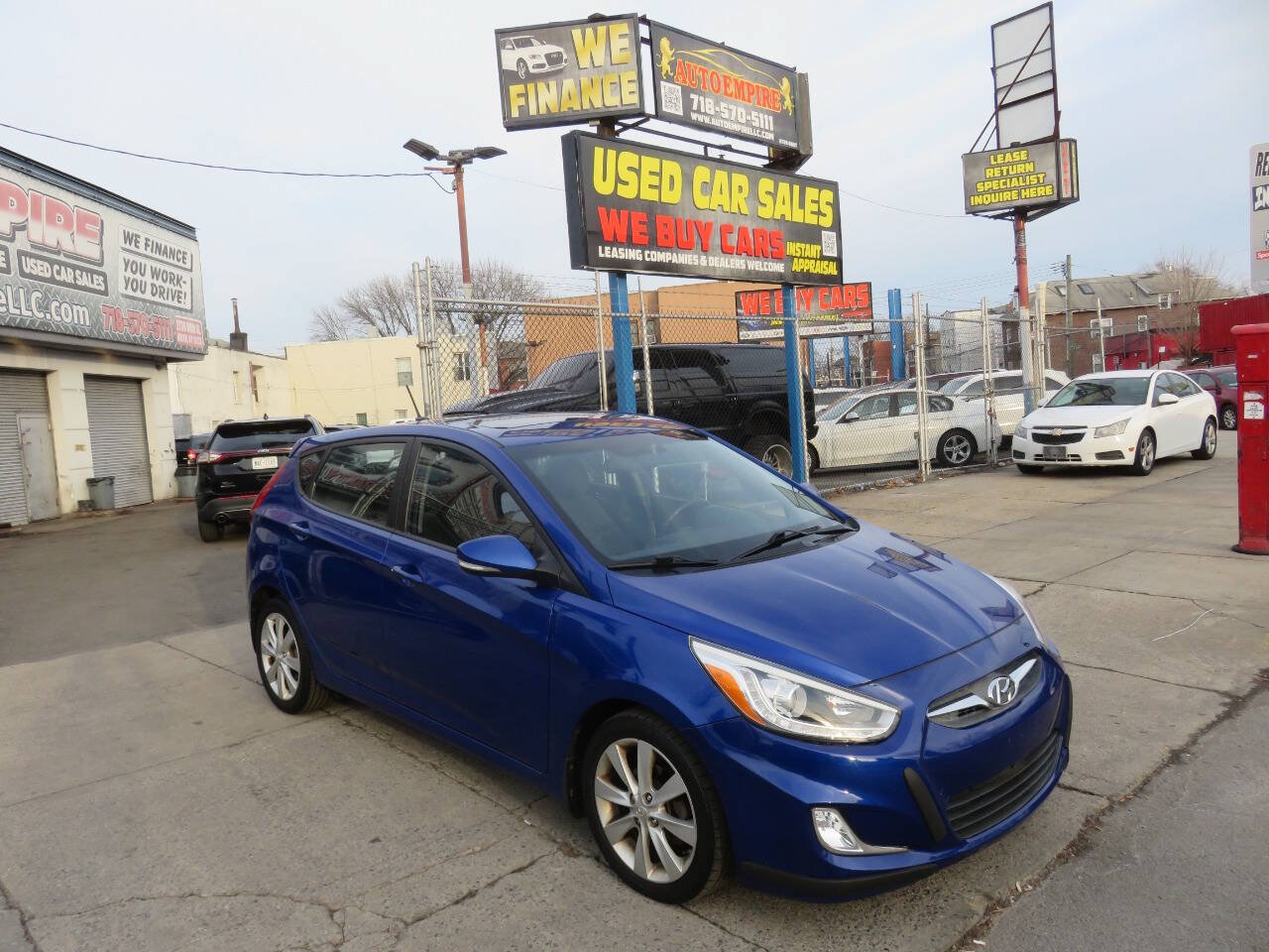 Used 2014 Hyundai Accent SE w/ Option Group 3 FWD image 3