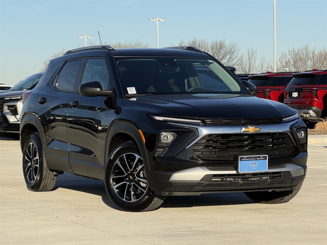 Used 2025 Chevrolet TrailBlazer LT image 2
