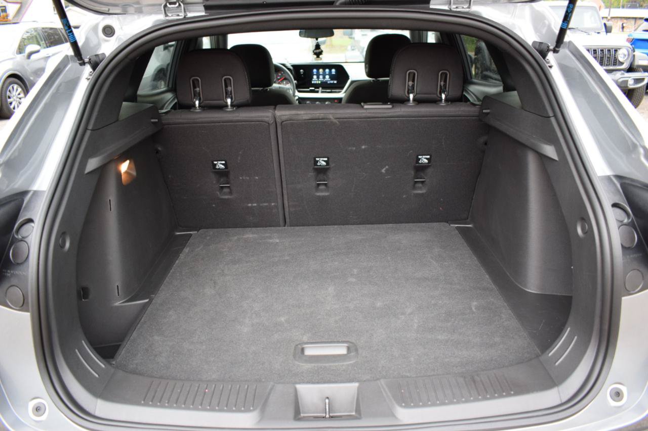 Used 2026 Chevrolet Trax RS w/ Sunroof Package FWD image 36