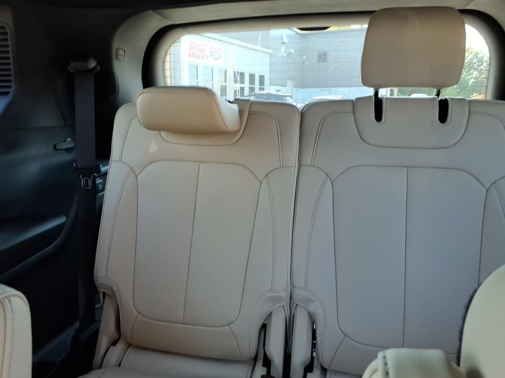 Used 2026 Jeep Grand Cherokee L Limited AWD/4WD image 6