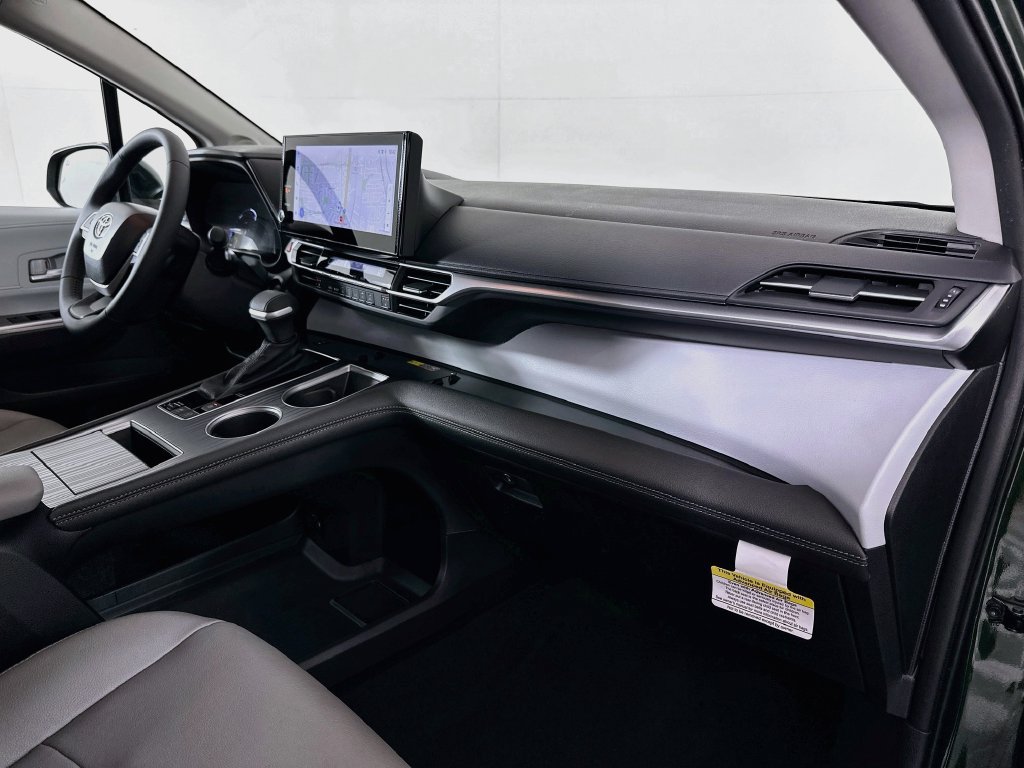 Certified 2026 Toyota Sienna XLE FWD image 30