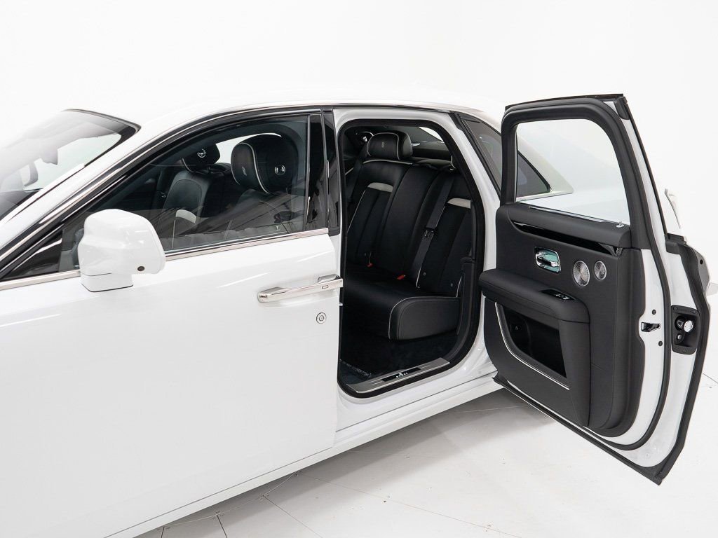 Used 2025 Rolls-Royce Ghost AWD/4WD image 21