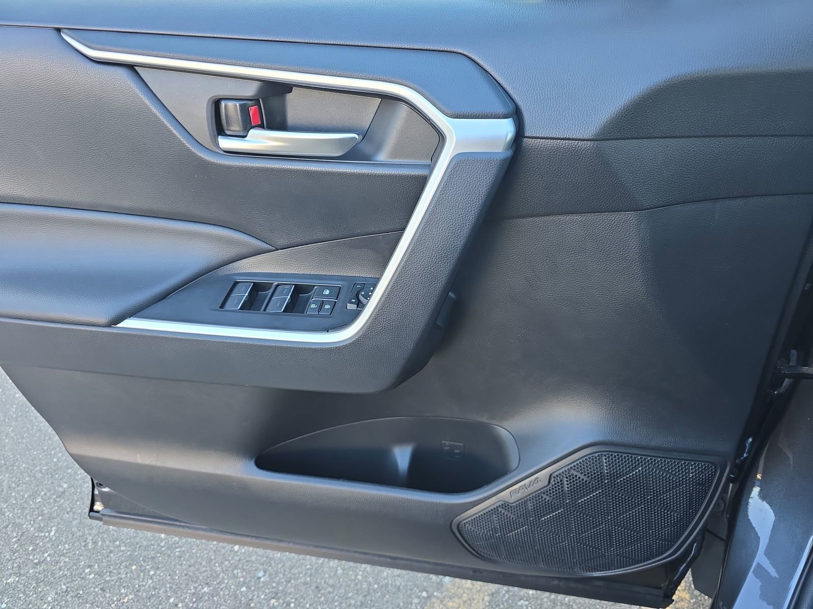 Used 2024 Toyota RAV4 XLE image 32