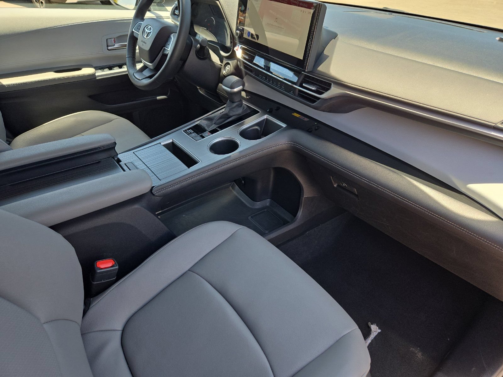 Certified 2026 Toyota Sienna XLE FWD image 16