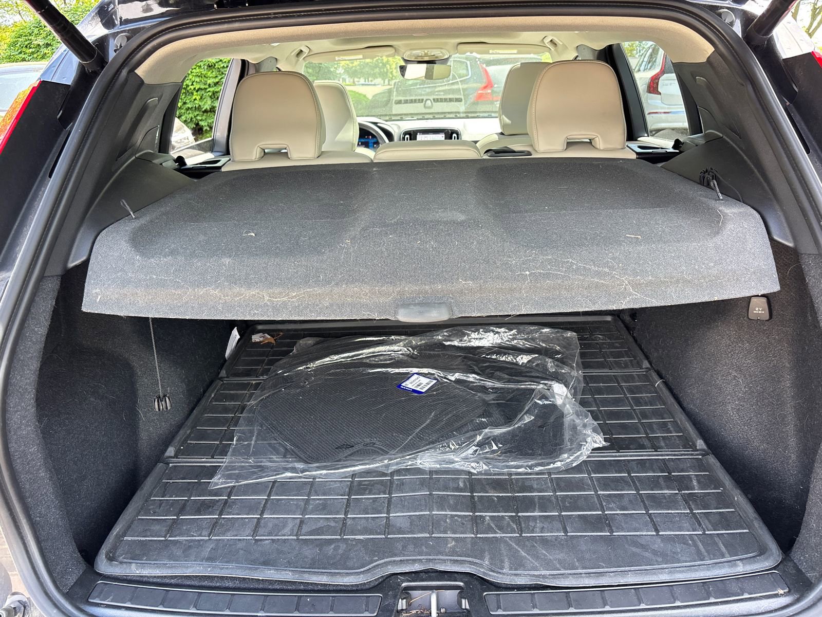 Used 2023 Volvo XC40 B5 Plus w/ Driver Assist Package AWD/4WD image 8