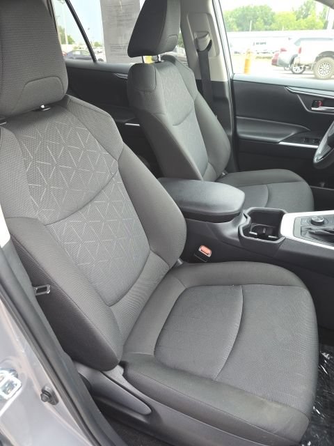 Used 2025 Toyota RAV4 XLE AWD/4WD image 30