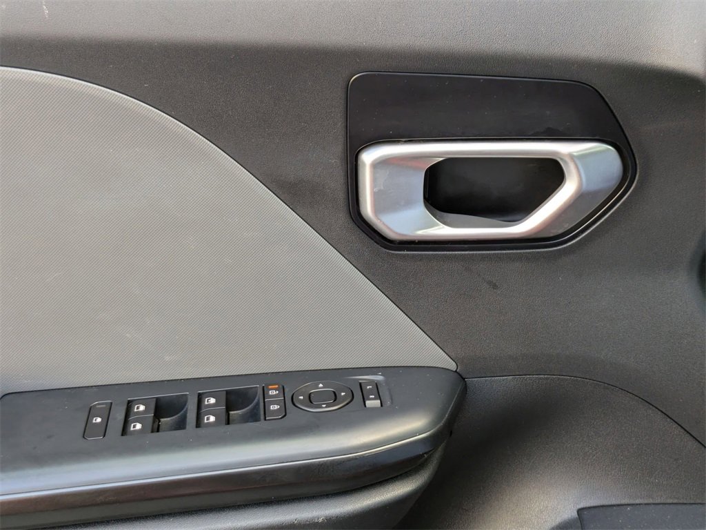 Used 2025 Kia K4 LXS image 13