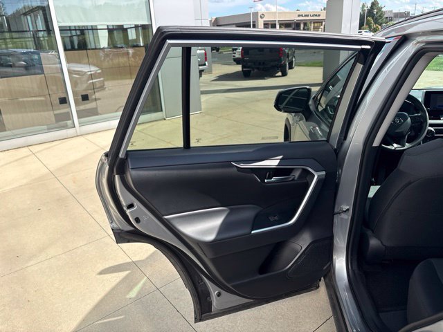 Used 2025 Toyota RAV4 XLE AWD/4WD image 26