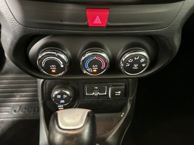 Used 2016 Jeep Renegade Trailhawk image 26