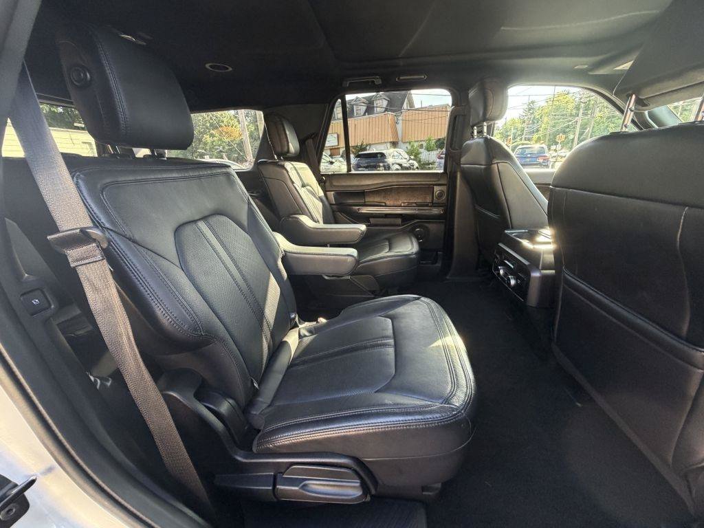Used 2019 Ford Expedition Limited w/ Equipment Group 302A AWD/4WD image 21