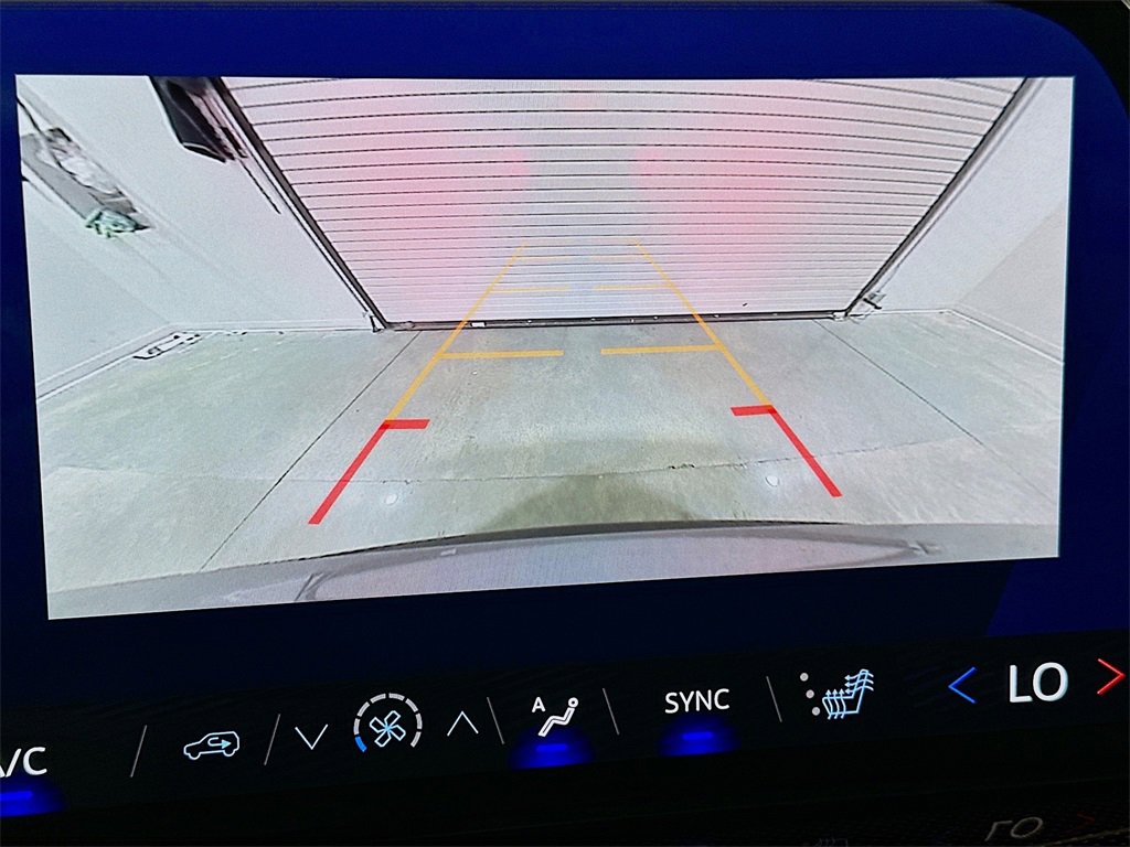 Used 2025 Chevrolet Traverse Z71 image 14