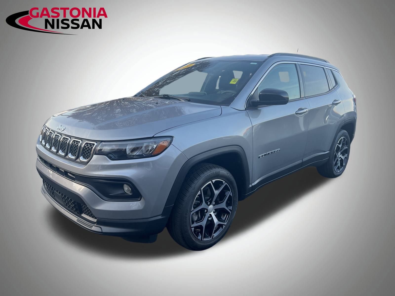 Used 2024 Jeep Compass Latitude image 9