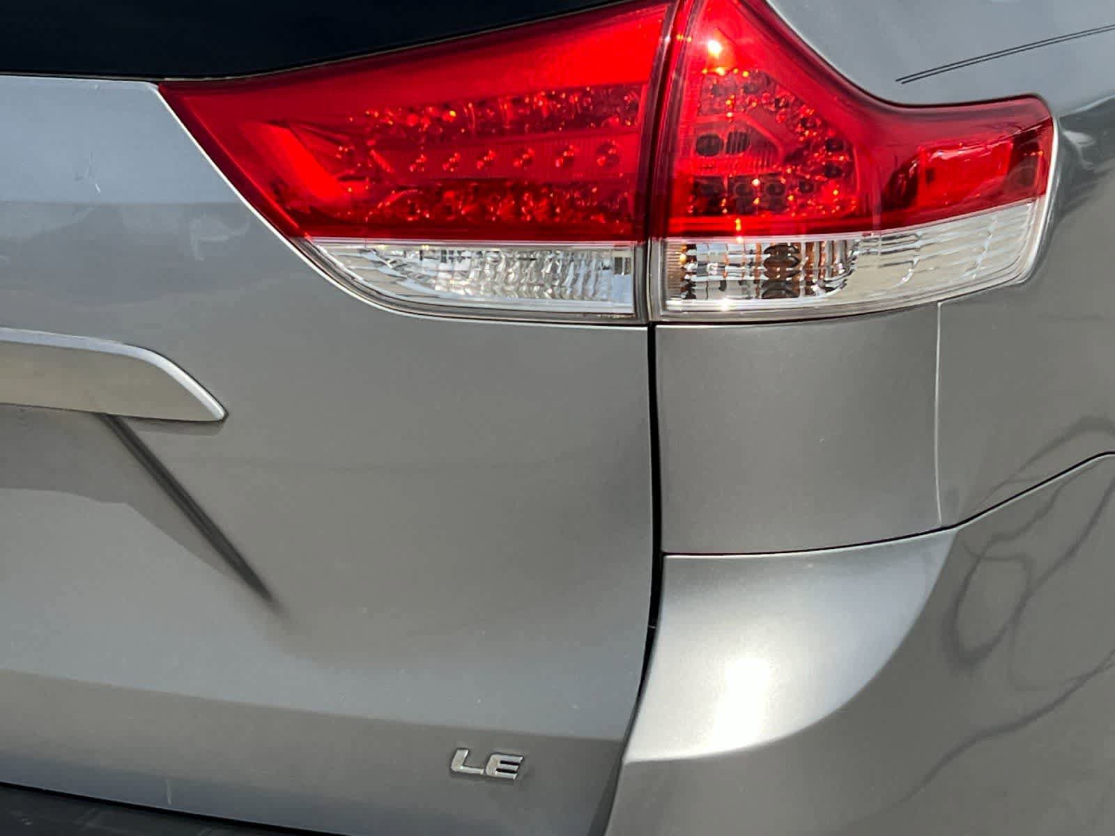 Used 2012 Toyota Sienna LE image 27