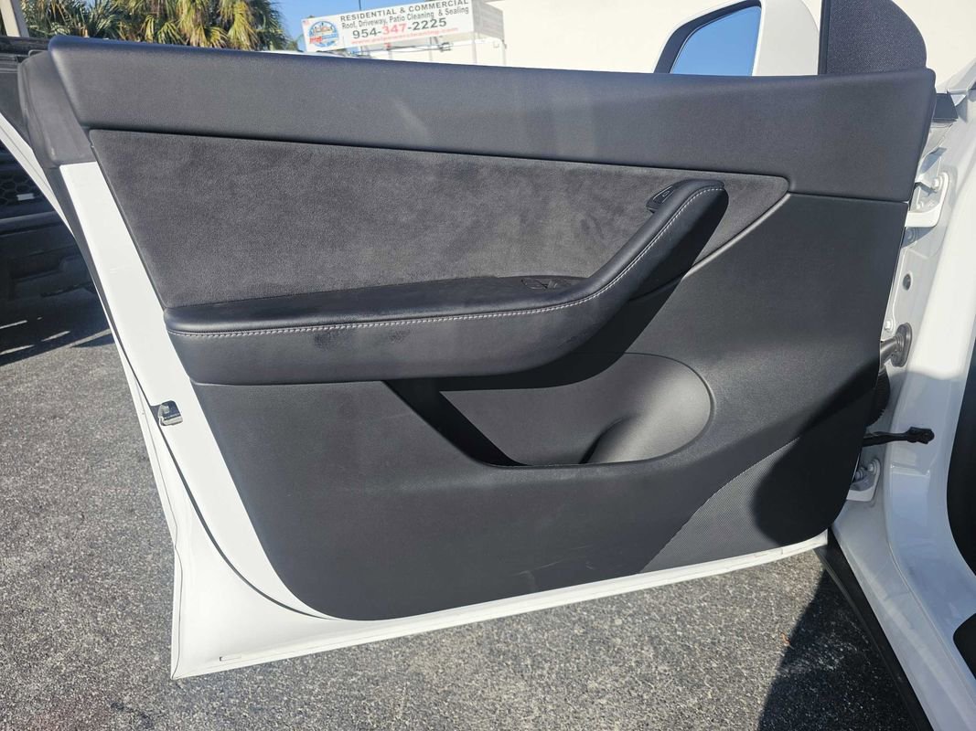 Used 2022 Tesla Model Y Long Range image 8