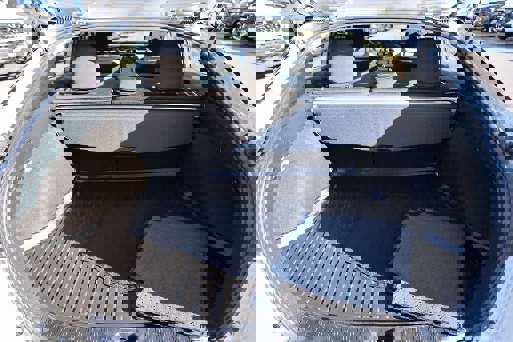 Certified 2022 Toyota Prius LE image 11