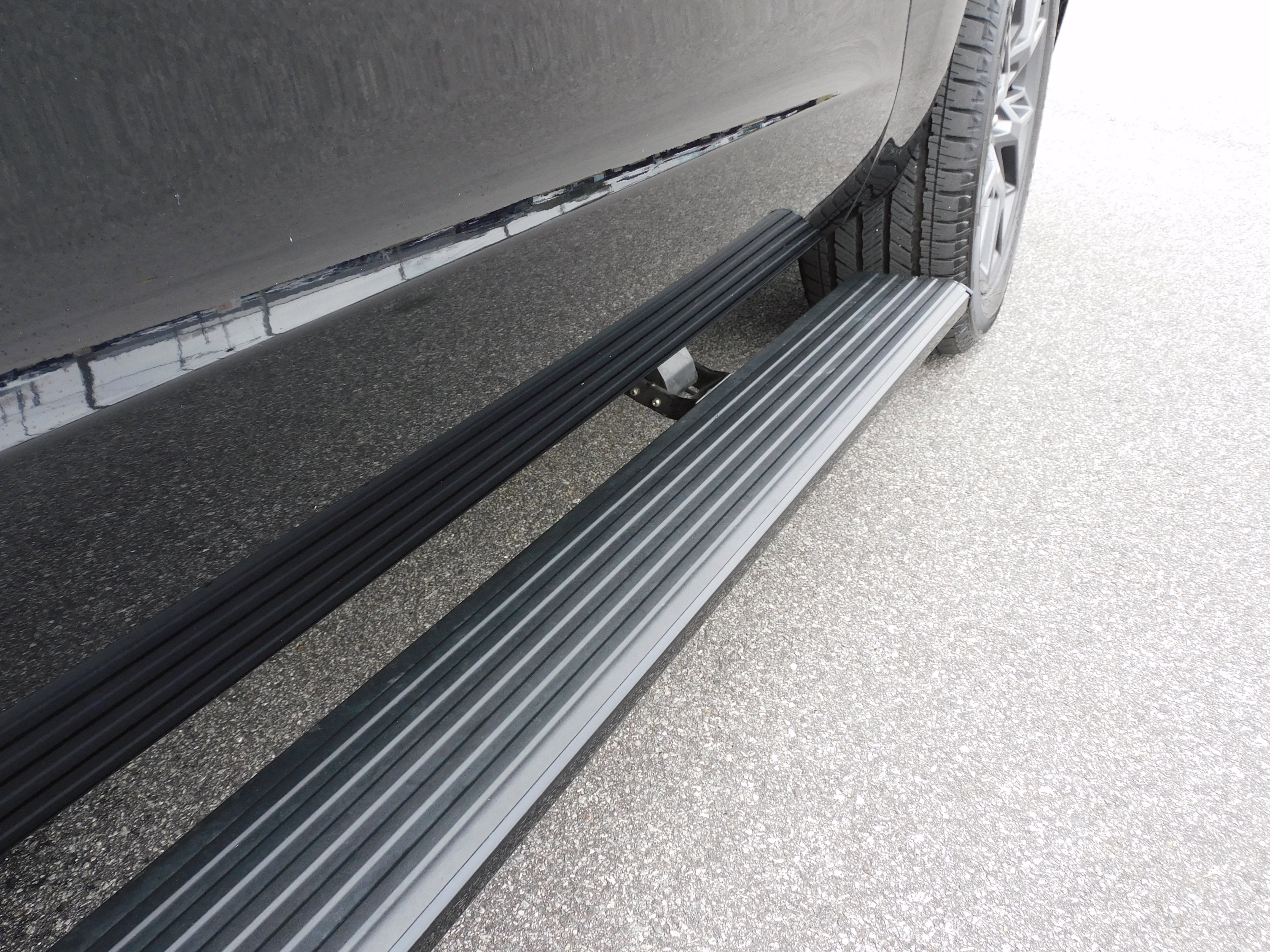 Used 2025 Ford Expedition Max Platinum w/ Stealth Performance Package image 4