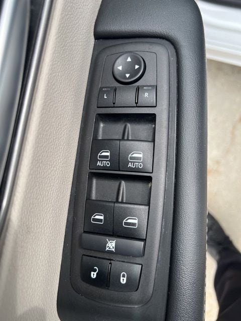 Certified 2024 Chrysler Pacifica Touring-L FWD image 17