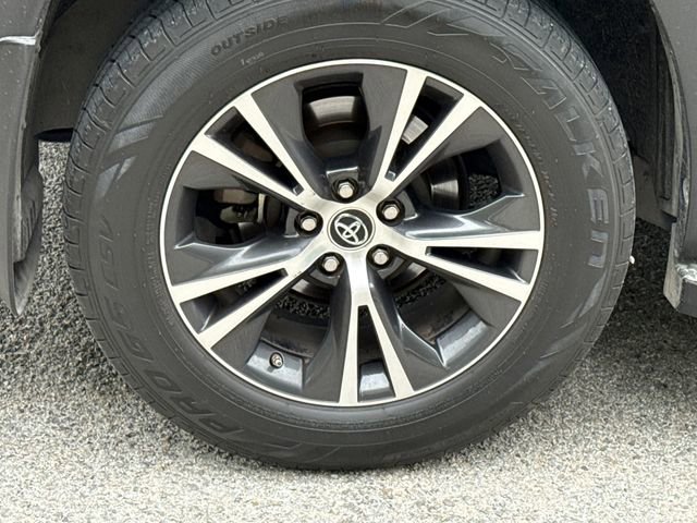 Used 2016 Toyota Highlander XLE FWD image 9