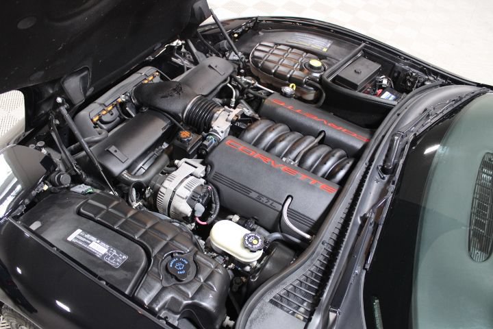 Used 2001 Chevrolet Corvette Coupe w/ Preferred Equipment Group1 RWD image 34