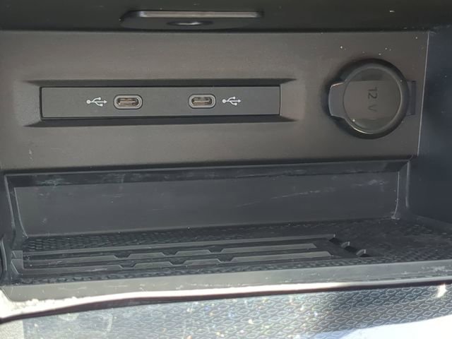 Certified 2025 Volkswagen Taos SE w/ Black Wheel Package image 22