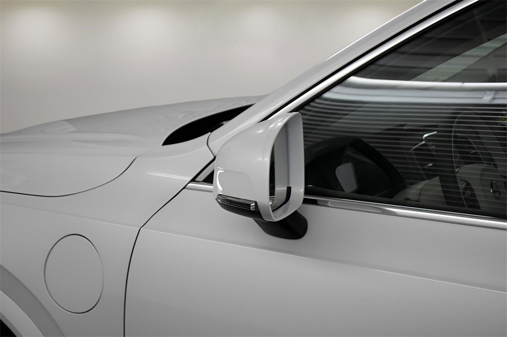 Certified 2025 Volvo XC90 T8 Plus w/ Protection Package Premier image 10